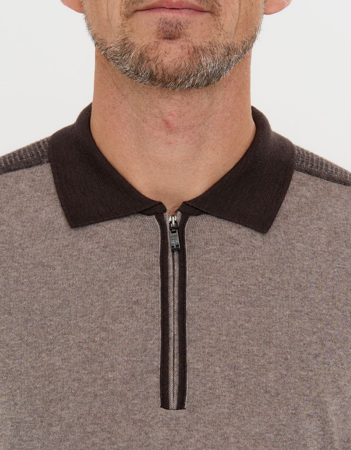 Поло коричневое с тёмным воротником на молнии Gratude | купить в интернет-магазине Olymp-Men