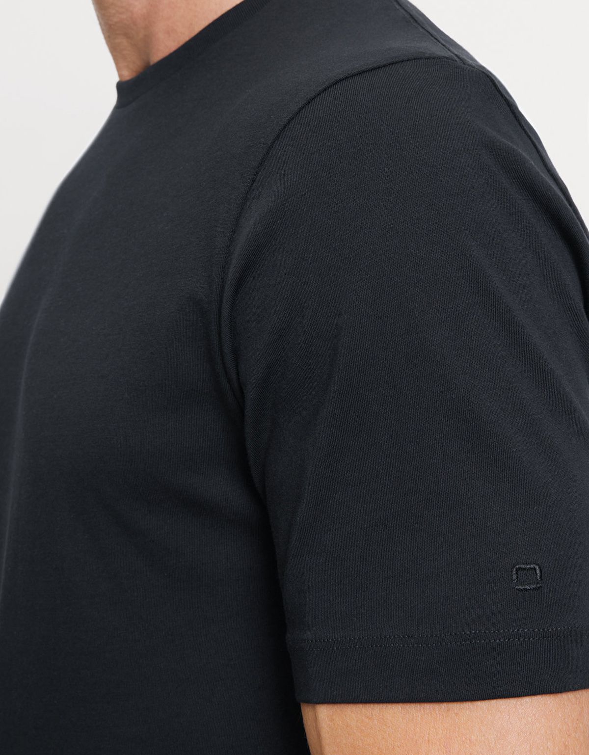 Бельевые футболки черные полуприталенные, 2 шт. | купить в интернет-магазине Olymp-Men