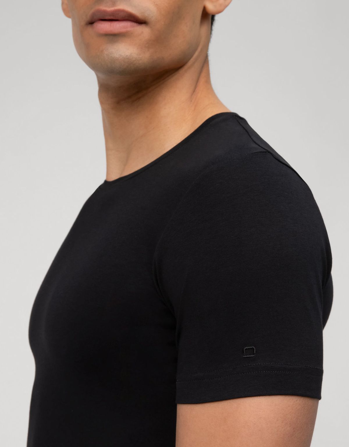 Чёрная бельевая футболка OLYMP приталенная | купить в интернет-магазине Olymp-Men