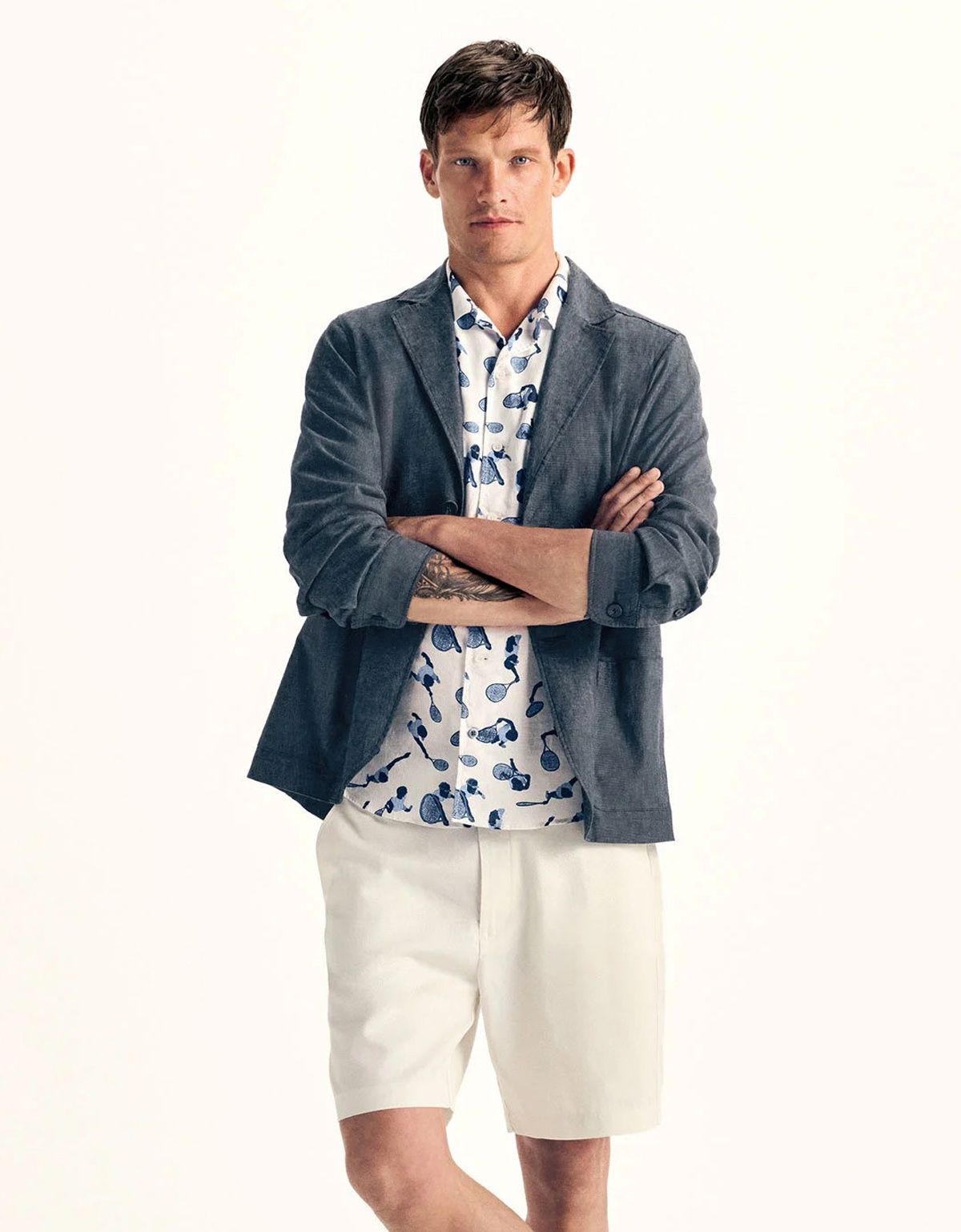 Рубашка белая с принтом в теннисном стиле