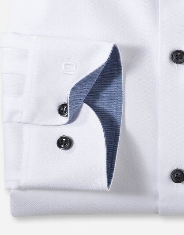 Рубашка белая с синими пуговицами Level Five, body fit, фактурная ткань | купить в интернет-магазине Olymp-Men