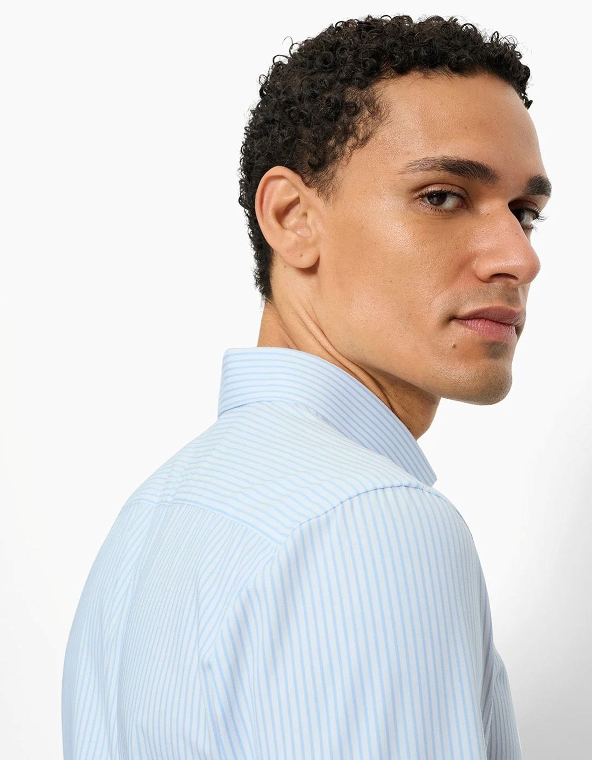 Рубашка классическая в голубую полоску, климат-контроль, супер слим, артикул 25301411