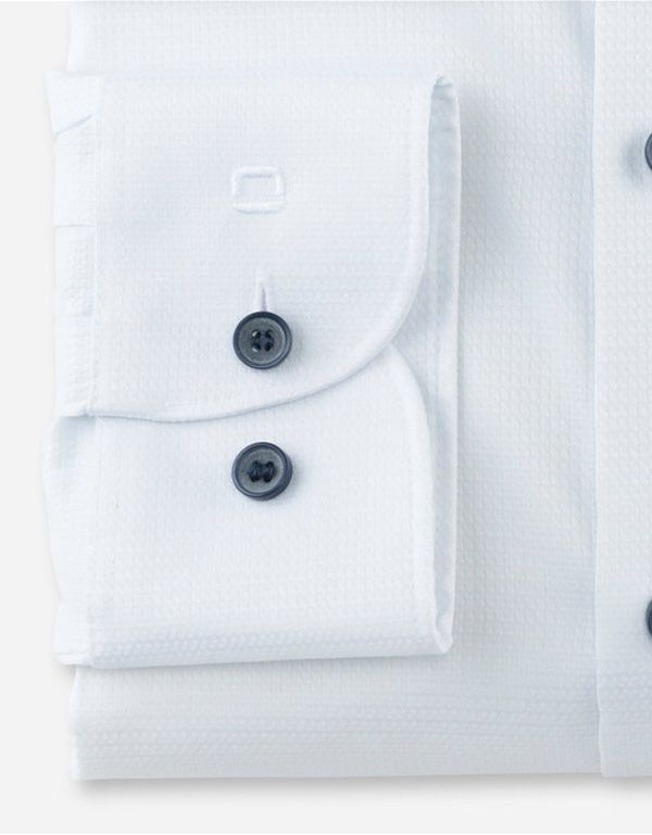 Рубашка мужская OLYMP 24/7, body fit из лиоцелла с синими пуговицами | купить в интернет-магазине Olymp-Men