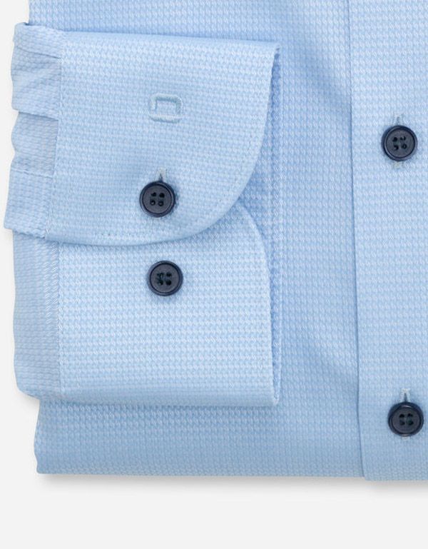 Рубашка мужская OLYMP 24/7, body fit из лиоцелла с синими пуговицами | купить в интернет-магазине Olymp-Men