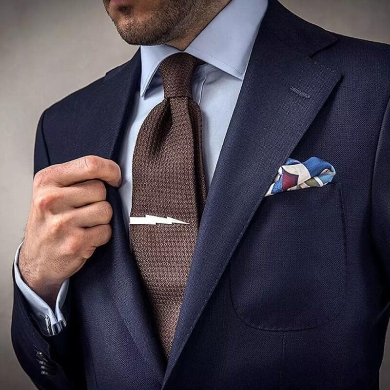 Как выбрать зажим под галстук и рубашку, как правильно носить зажим длягалстука с костюмом