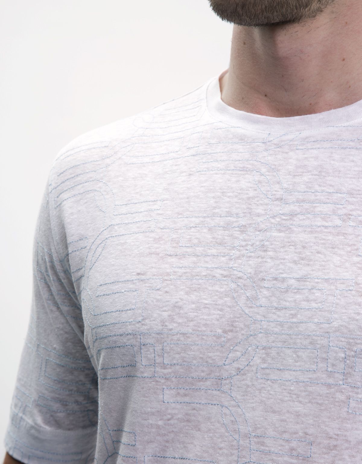 Футболка белая льняная мужская Gratude с голубой вышивкой | купить в интернет-магазине Olymp-Men