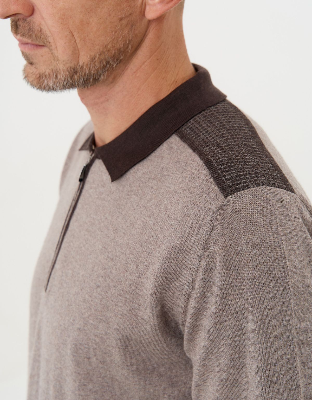 Поло коричневое с тёмным воротником на молнии Gratude | купить в интернет-магазине Olymp-Men