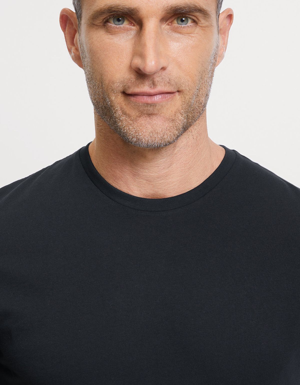 Бельевые футболки черные полуприталенные, 2 шт. | купить в интернет-магазине Olymp-Men