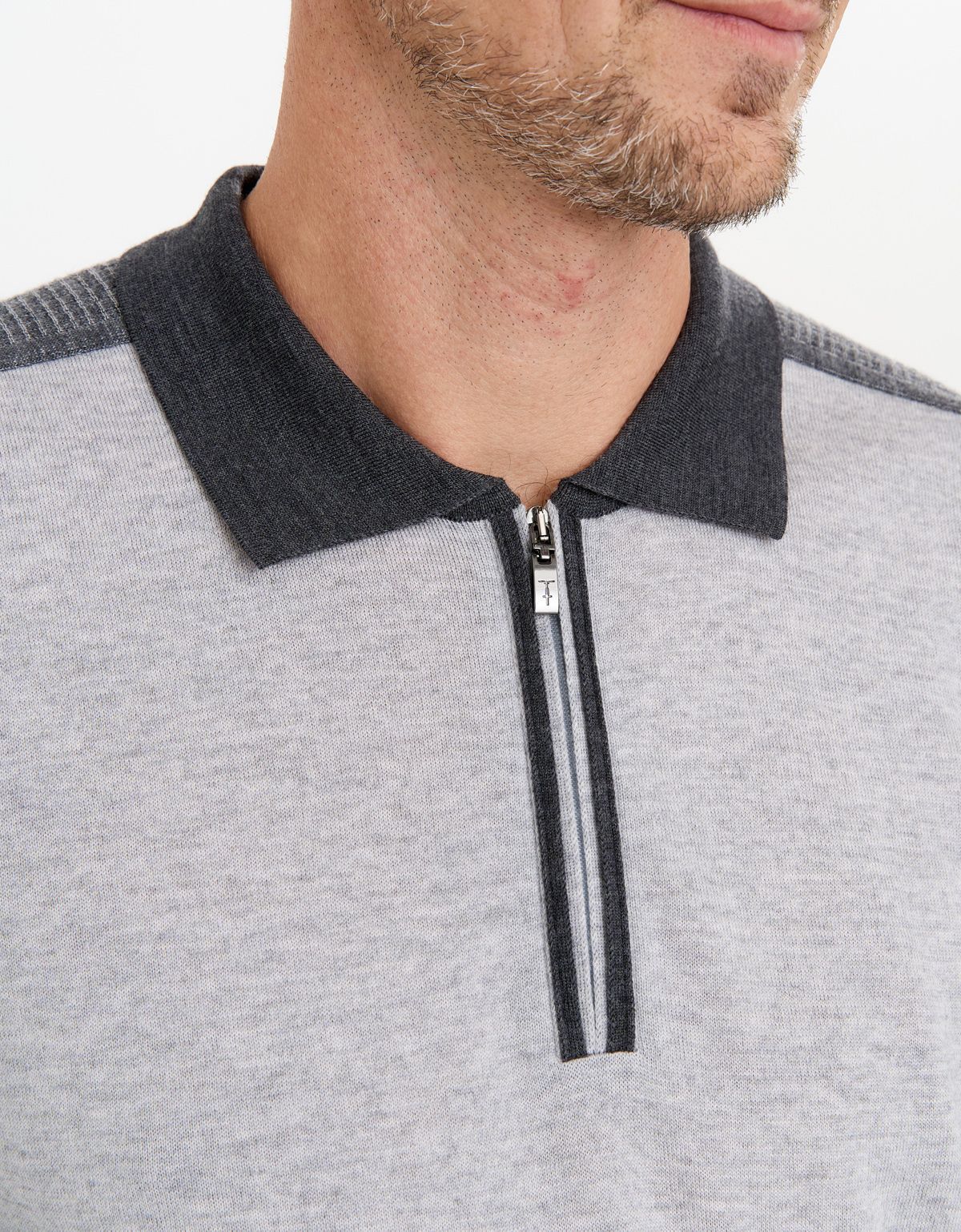 Поло серое с тёмным воротником на молнии Gratude | купить в интернет-магазине Olymp-Men