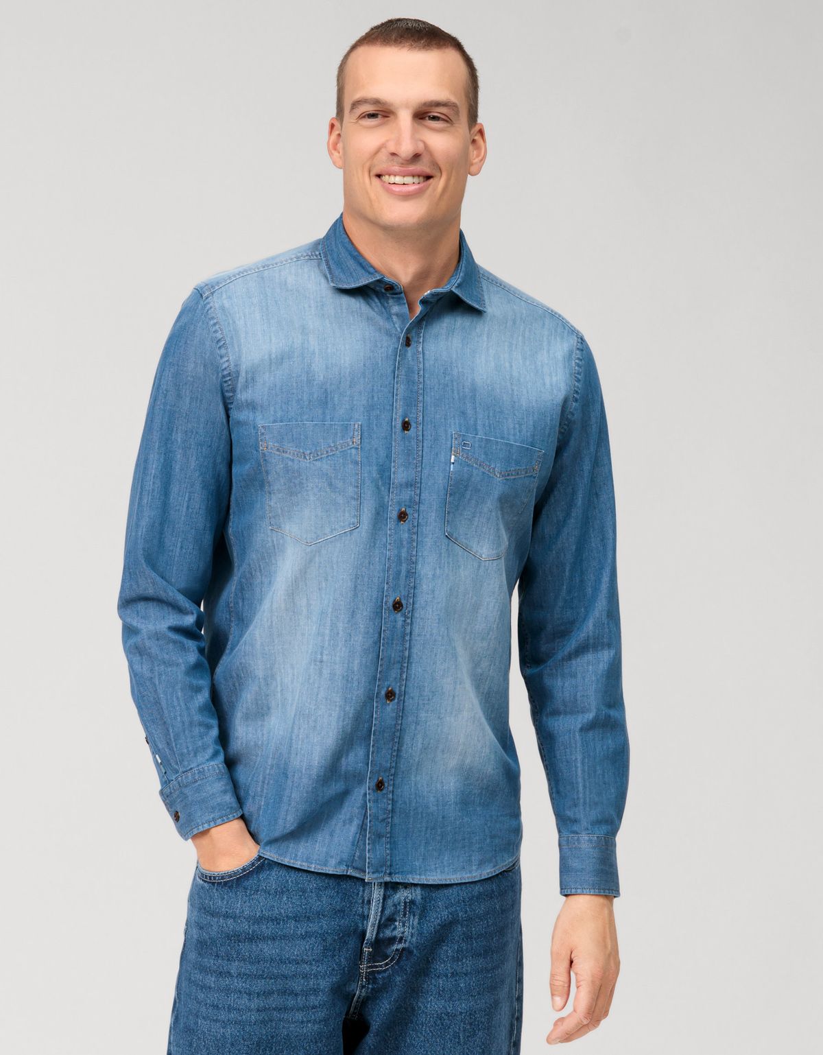 Джинсовая рубашка мужская OLYMP Casual с накладными карманами