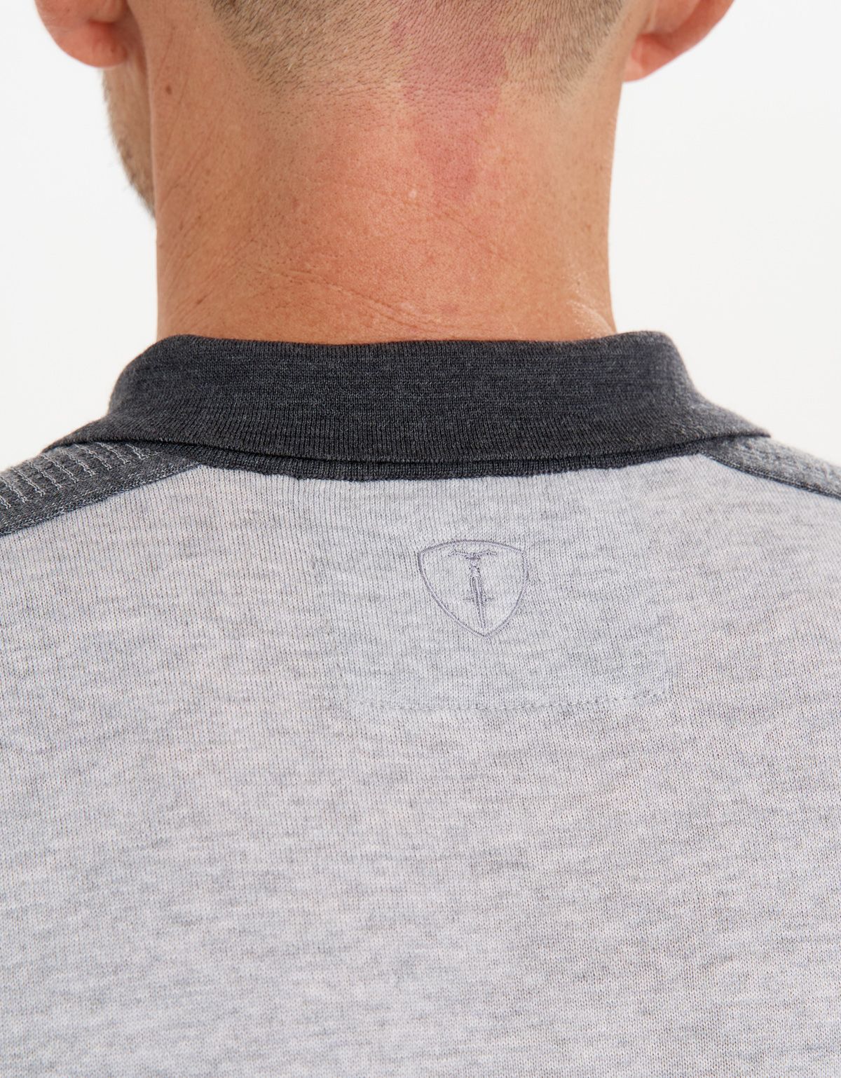 Поло серое с тёмным воротником на молнии Gratude | купить в интернет-магазине Olymp-Men