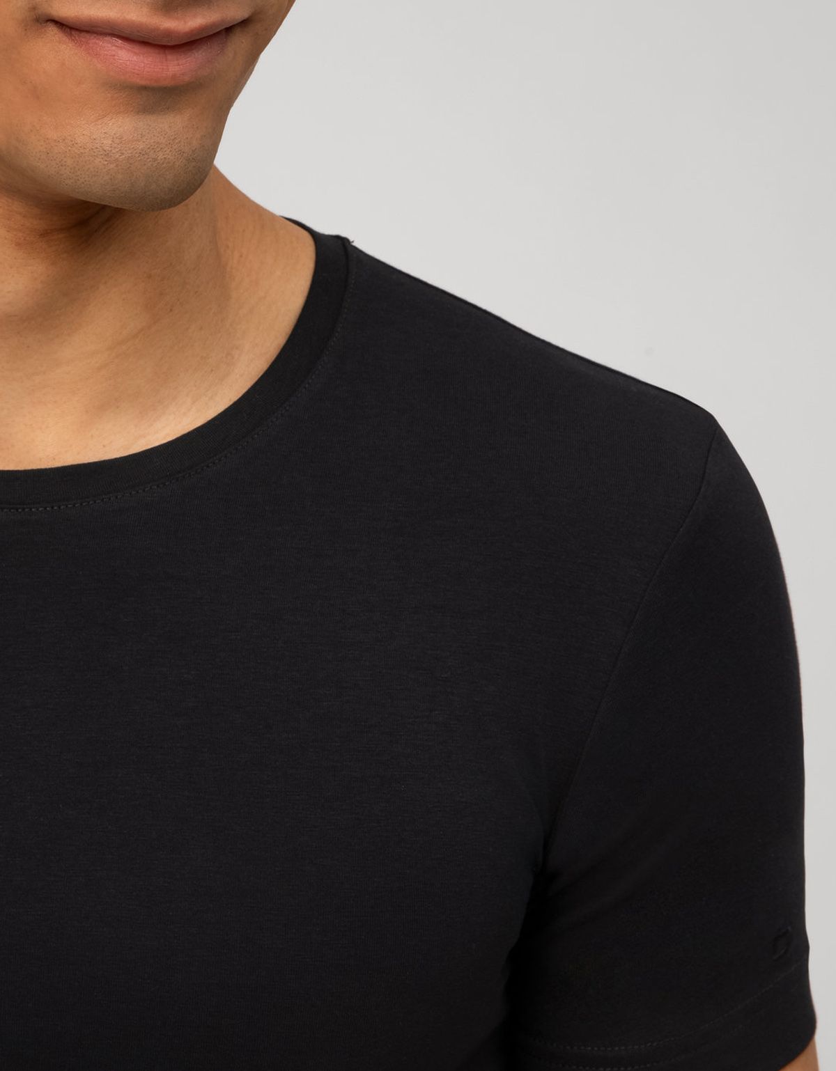 Чёрная бельевая футболка OLYMP приталенная | купить в интернет-магазине Olymp-Men