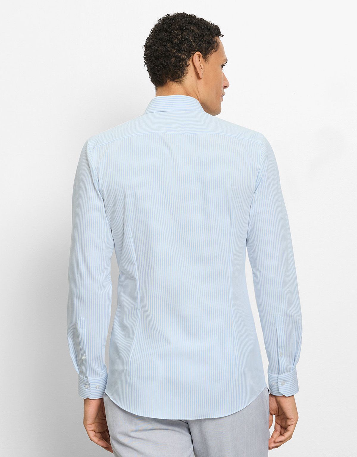 Рубашка классическая в голубую полоску, климат-контроль, супер слим, артикул 25301411