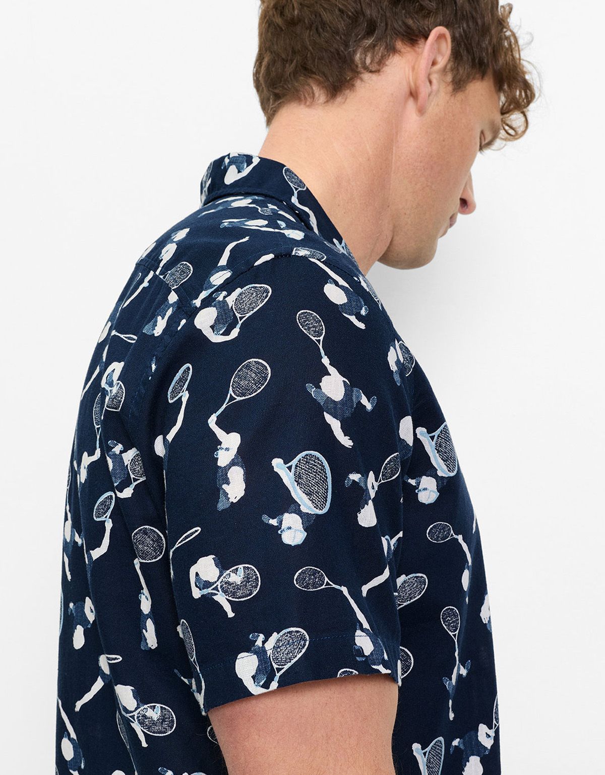 Рубашка синяя с принтом в теннисном стиле