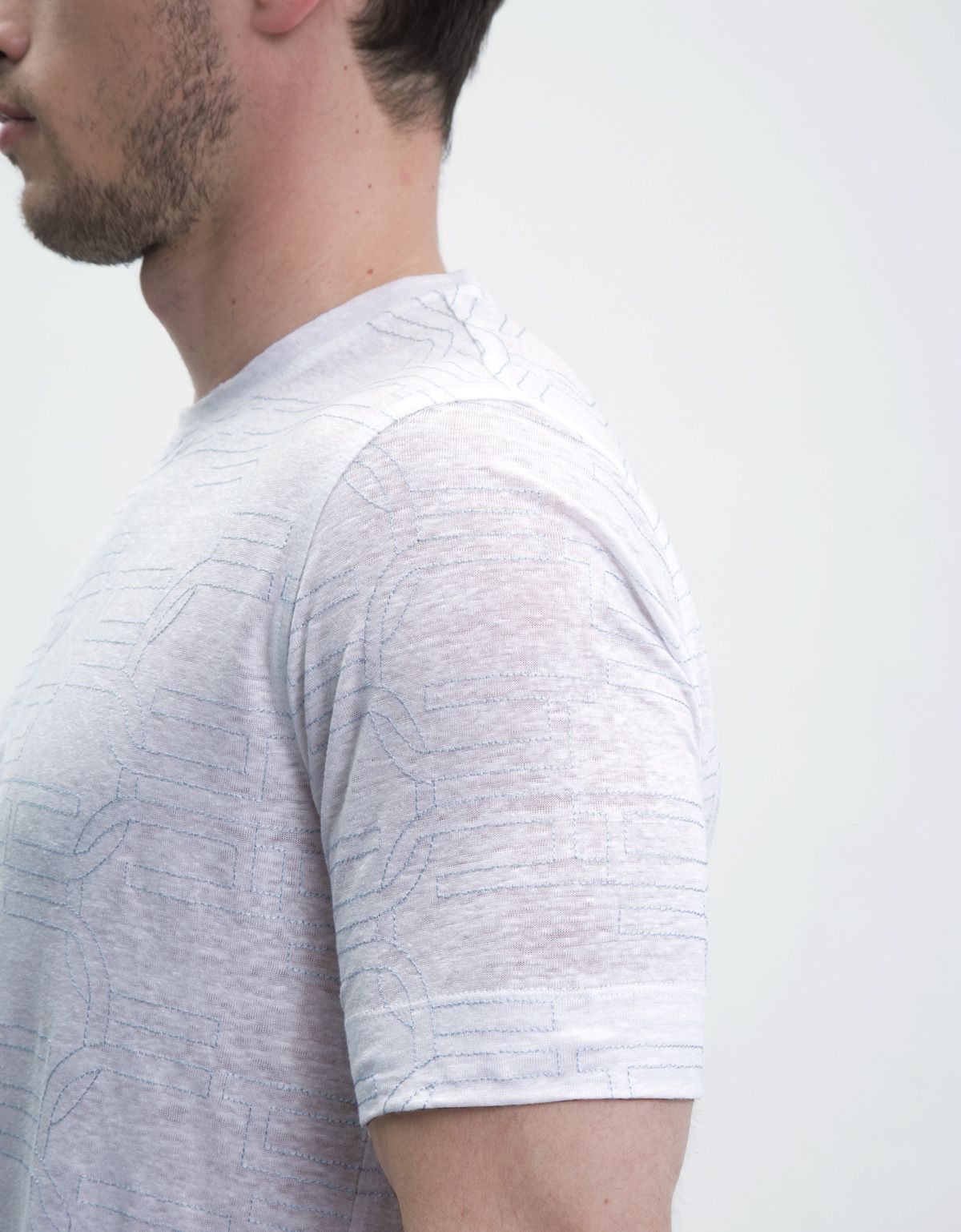 Футболка белая льняная мужская Gratude с голубой вышивкой | купить в интернет-магазине Olymp-Men